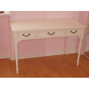 Столик туалетный