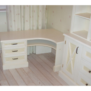 Стол угловой 